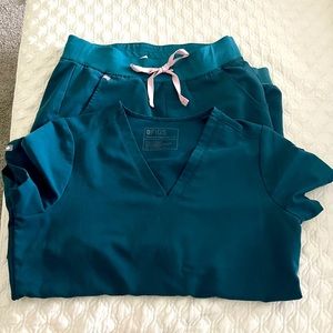 Casma Caribbean Blue SmallZamora Jogger Caribbean Blue Small Petite set scrubs